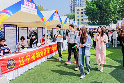 坚持就业优先促进高质量充分就业